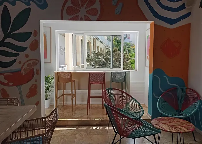 Follow The Sun Boutique Hostel - Pool, Breakfast & Sea Views