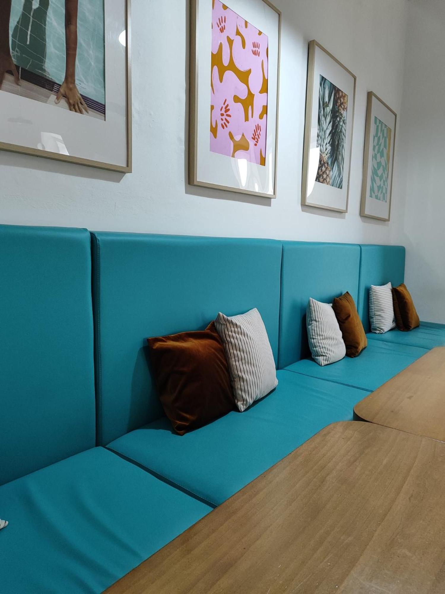 Hostel Follow The Sun Boutique - Pool, Breakfast & Sea Views *