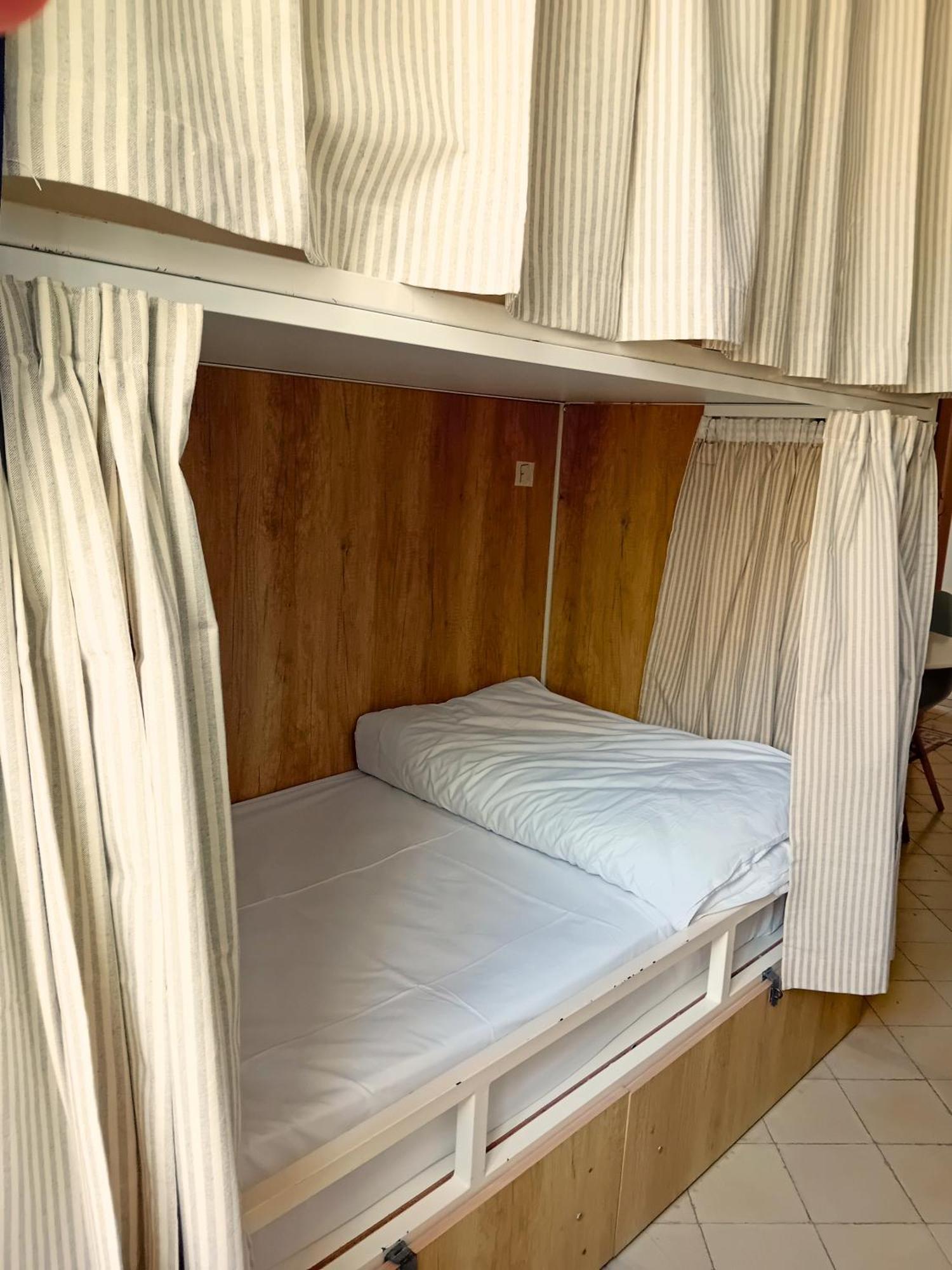 Follow The Sun Boutique - Pool, Breakfast & Sea Views Hostel