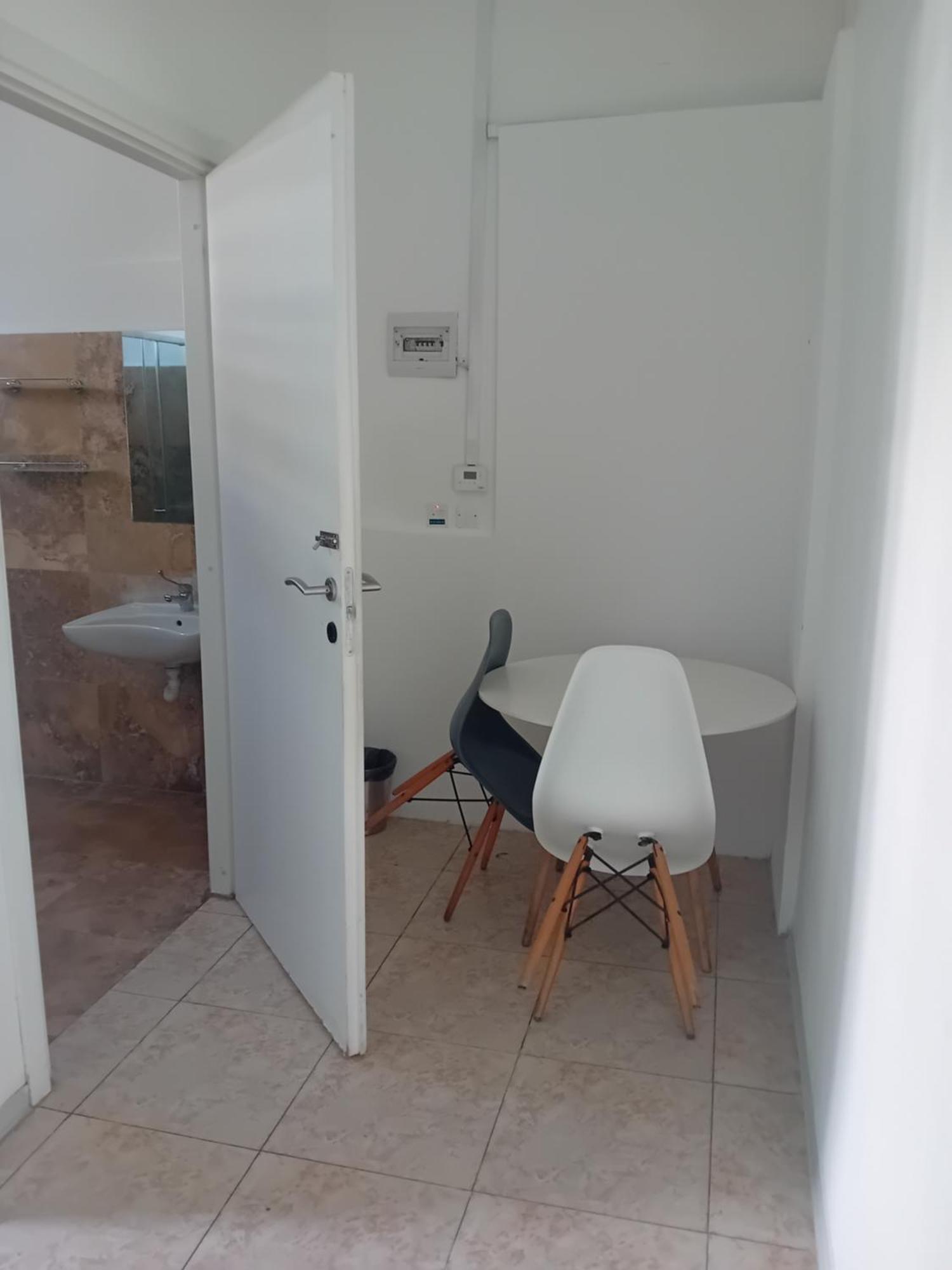 Hostel Follow The Sun Boutique - Pool, Breakfast & Sea Views