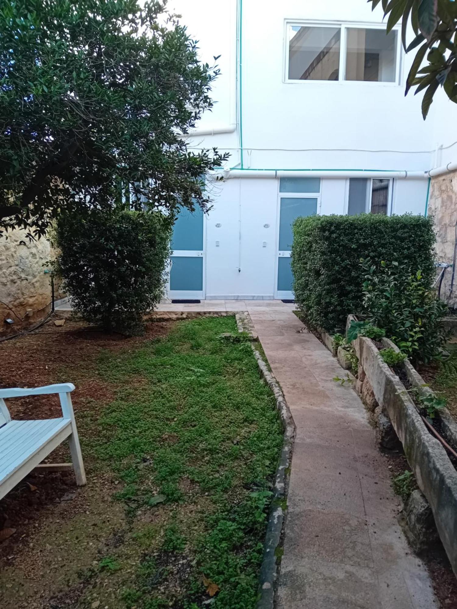 Hostel Follow The Sun Boutique - Pool, Breakfast & Sea Views Saint Julian's
