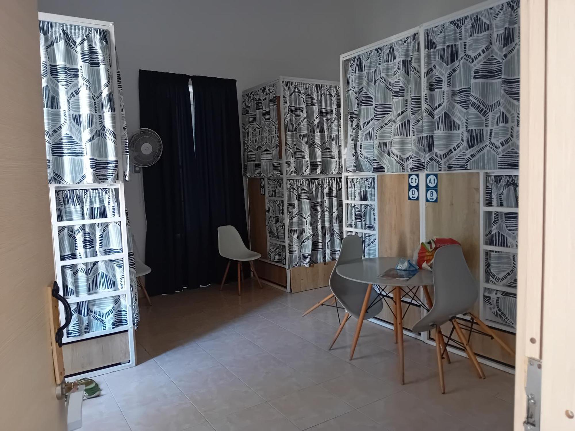 Follow The Sun Boutique - Pool, Breakfast & Sea Views Hostel