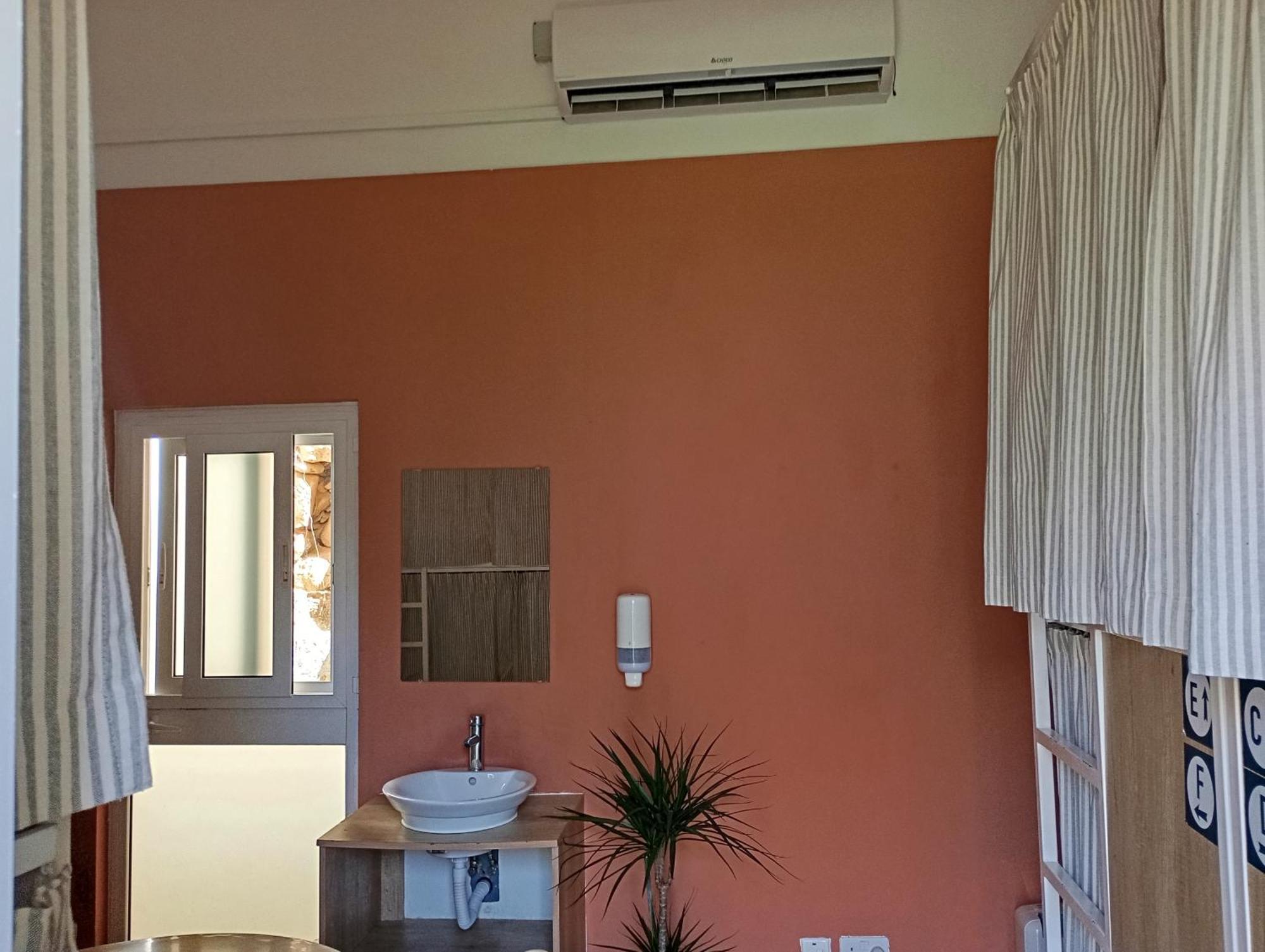 Follow The Sun Boutique - Pool, Breakfast & Sea Views Hostel Saint Julian's