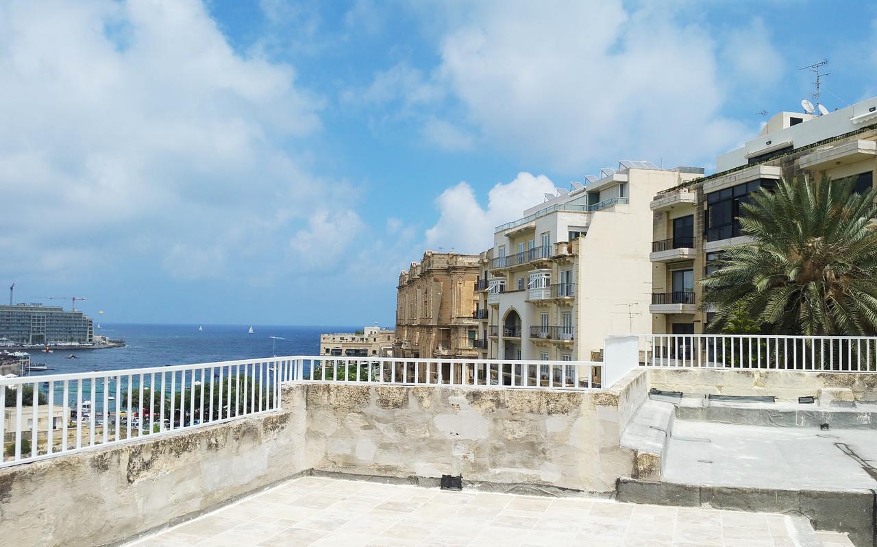 Hostel Follow The Sun Boutique - Pool, Breakfast & Sea Views *