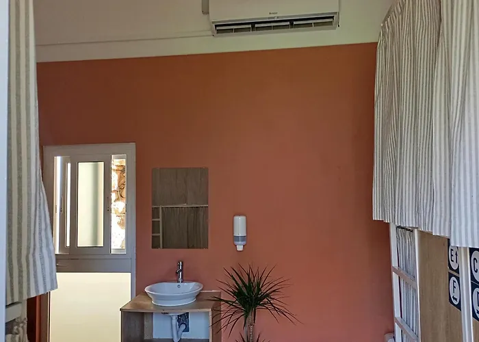 Follow The Sun Boutique Hostel - Pool, Breakfast & Sea Views