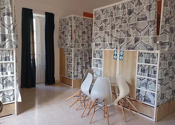 Follow The Sun Boutique Hostel - Pool, Breakfast & Sea Views