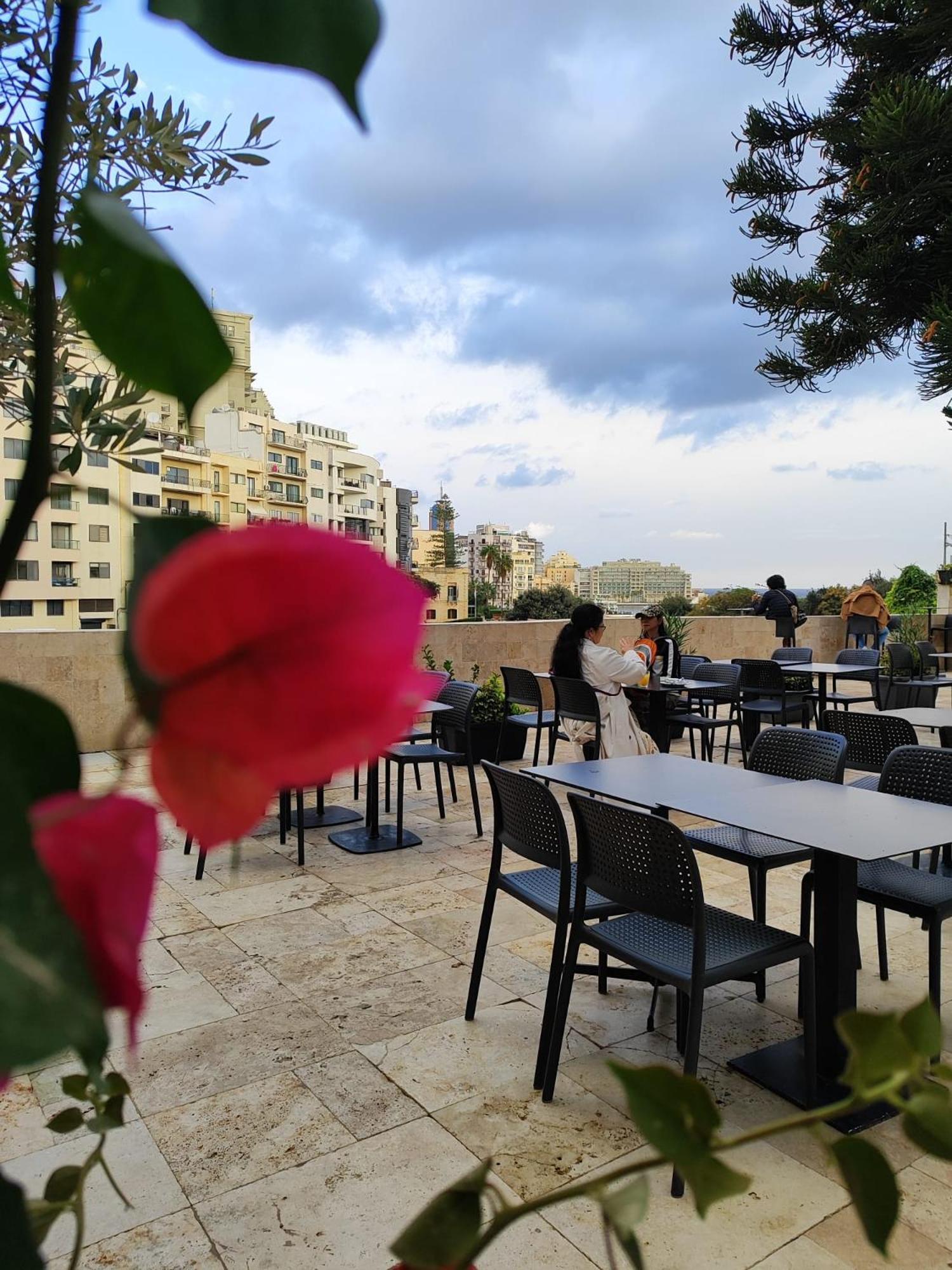 Follow The Sun Boutique - Pool, Breakfast & Sea Views * Сент Джулианс