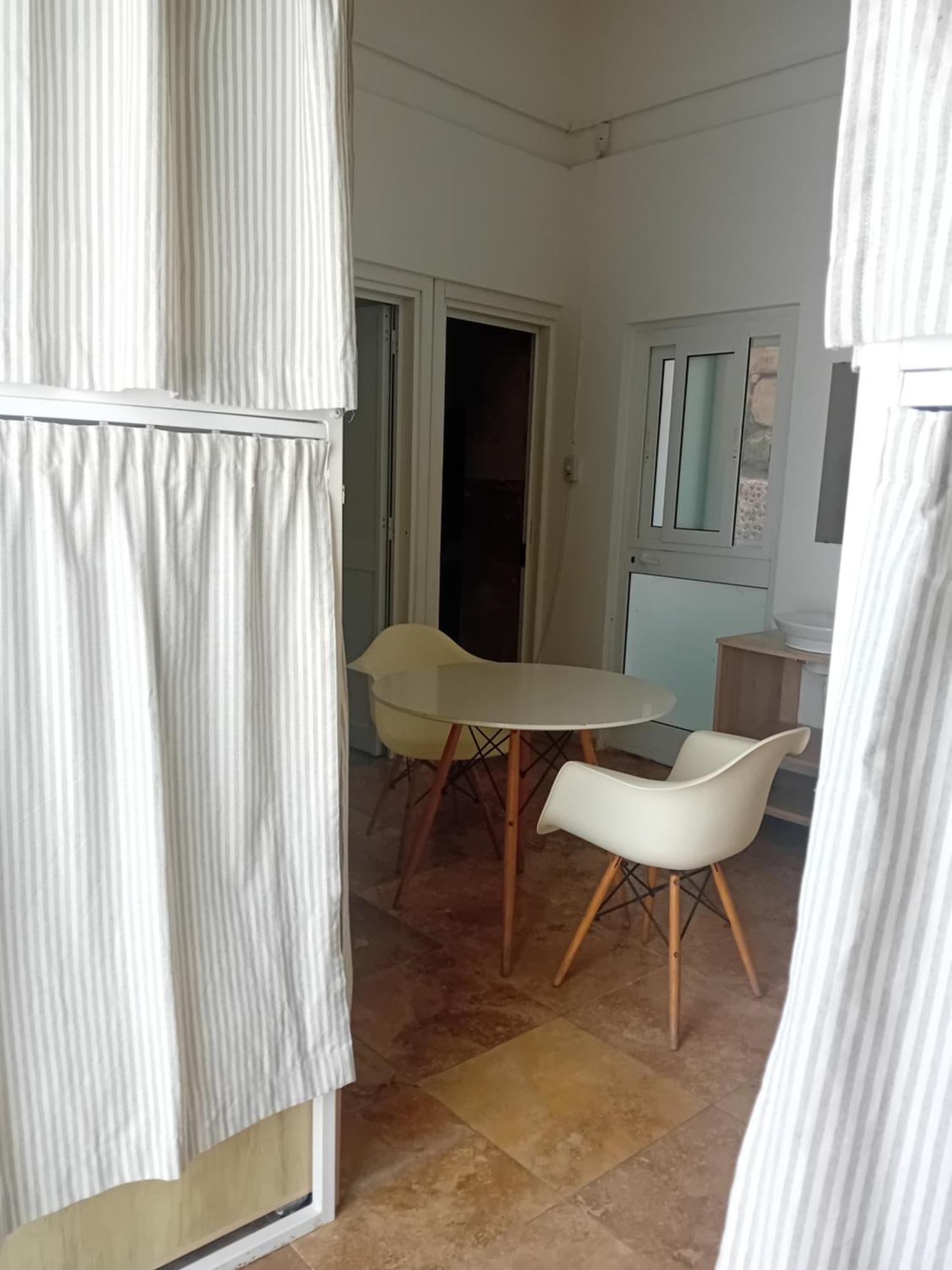 Follow The Sun Boutique - Pool, Breakfast & Sea Views Хостел