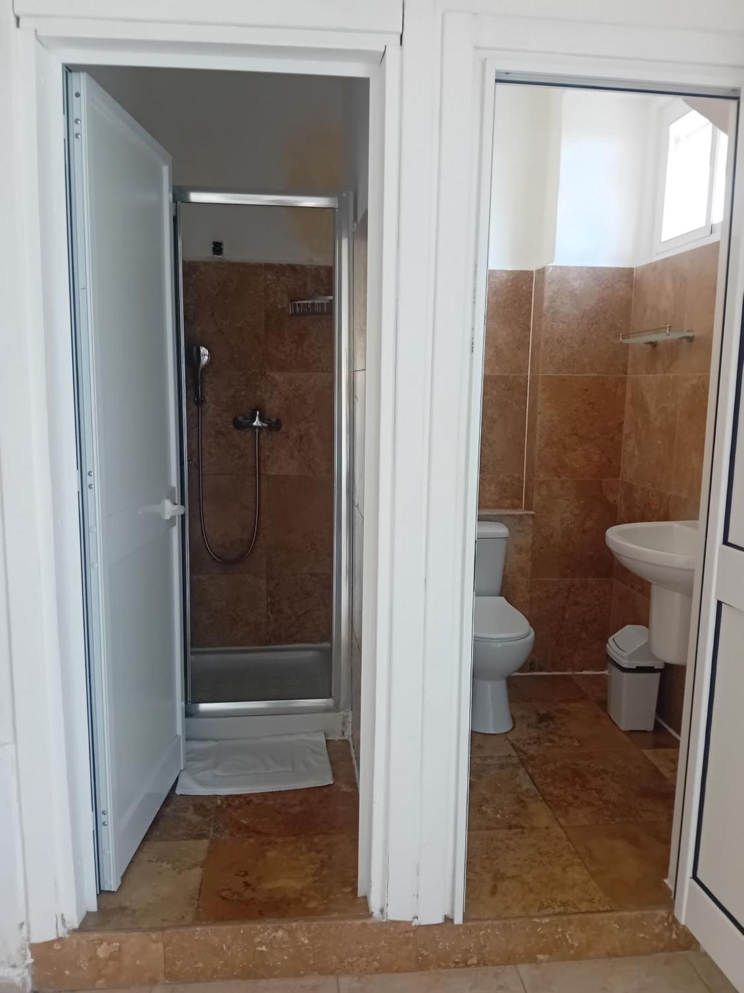 Hostel Follow The Sun Boutique - Pool, Breakfast & Sea Views