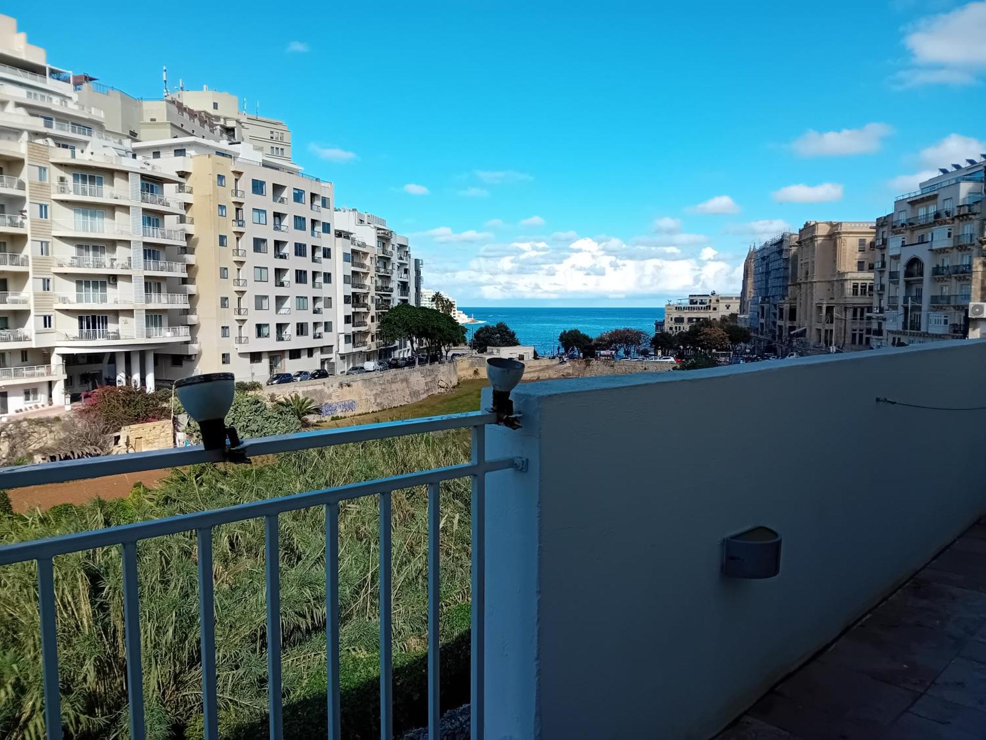 Follow The Sun Boutique - Pool, Breakfast & Sea Views * Сент Джулианс