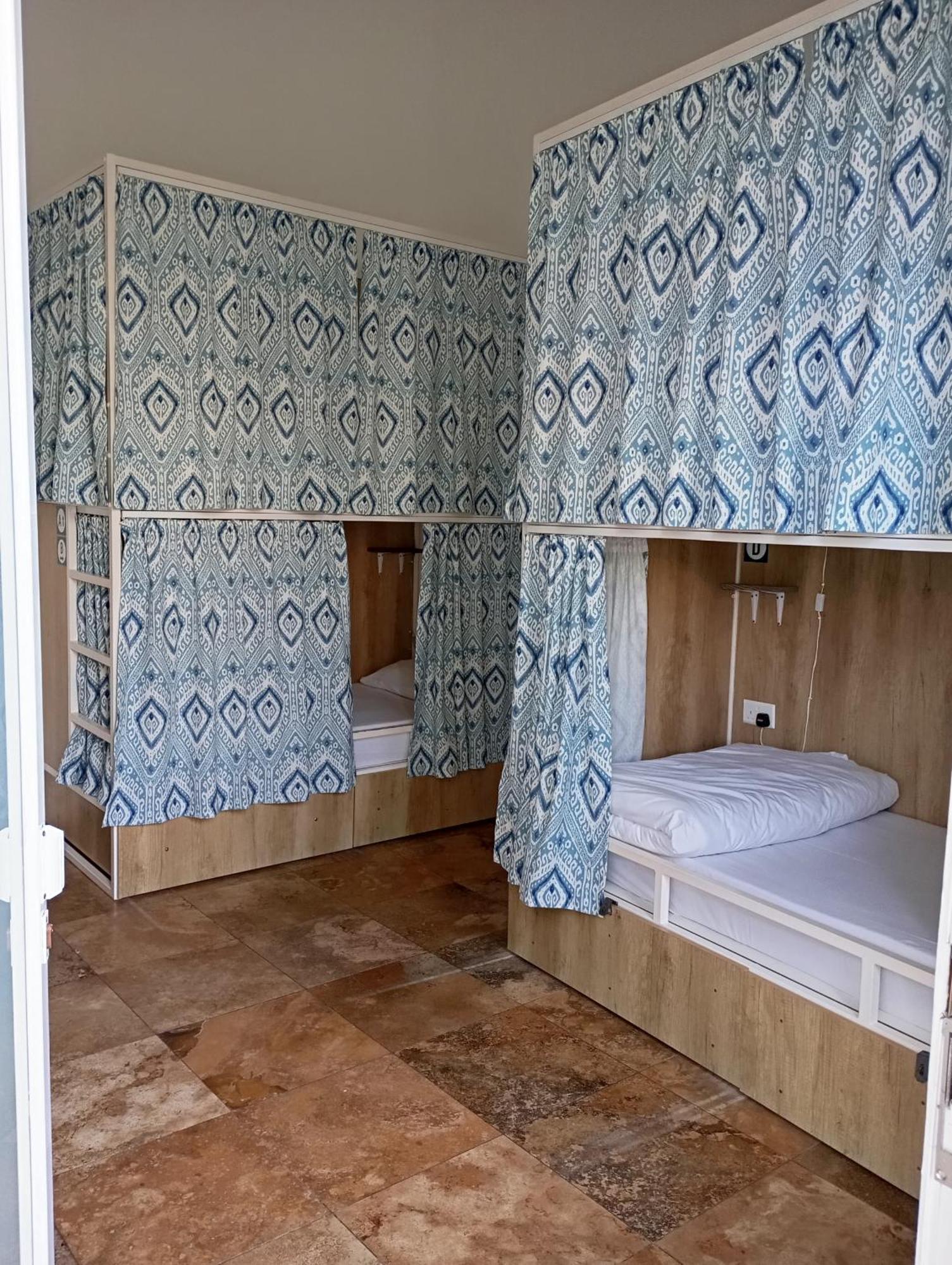 Hostel Follow The Sun Boutique - Pool, Breakfast & Sea Views *