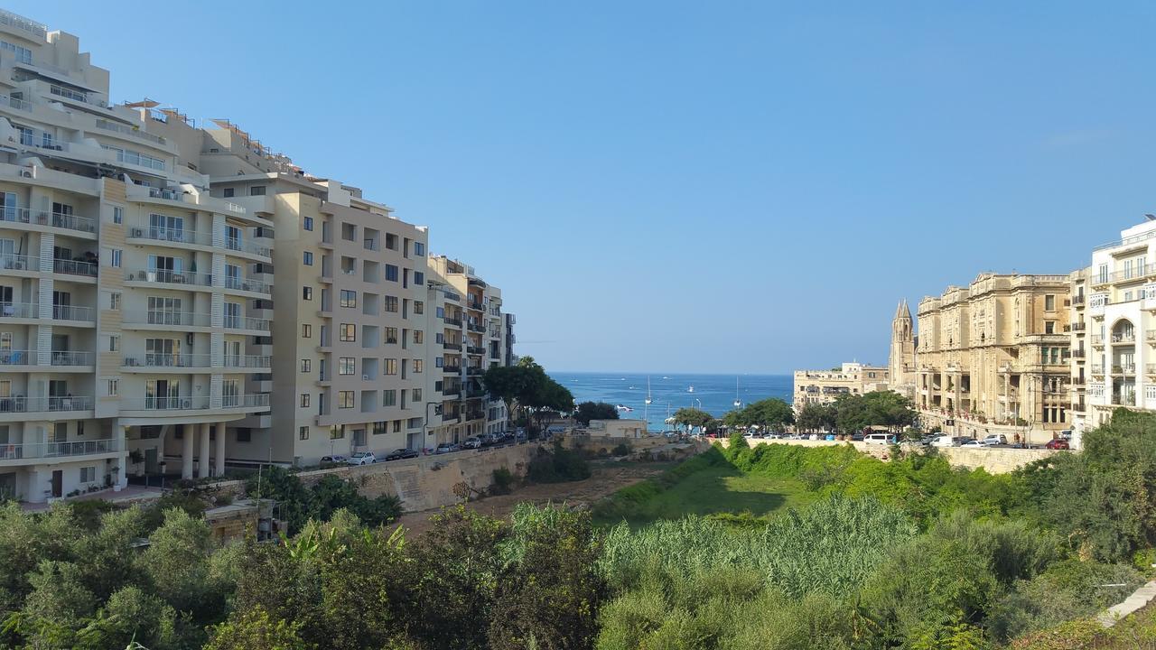 Follow The Sun Boutique - Pool, Breakfast & Sea Views Хостел *